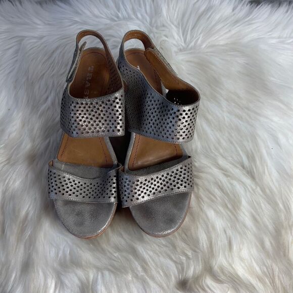 Trask Antique Bronze/Silver Perforated Leather Platform Sandals Sz 6.5 - Picture 2 of 4